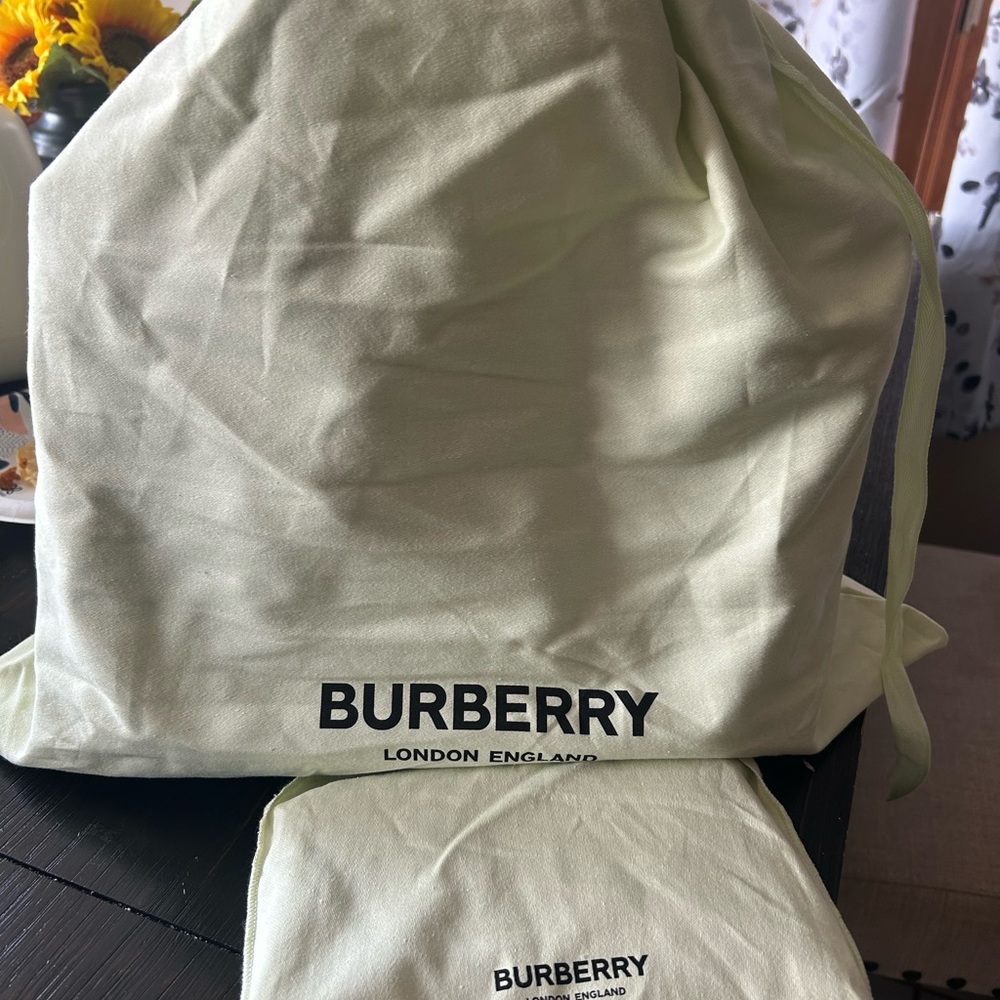 Brand new Burberry bag and wallet - Picture 2 of 11